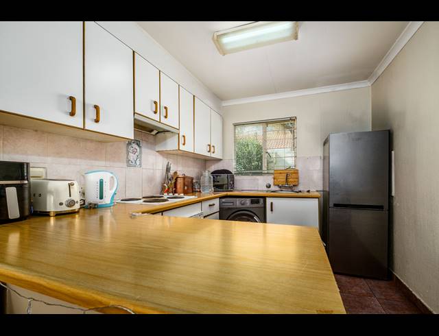 2 BEDROOM TOWNHOUSE FOR SALE IN SUNDOWNER